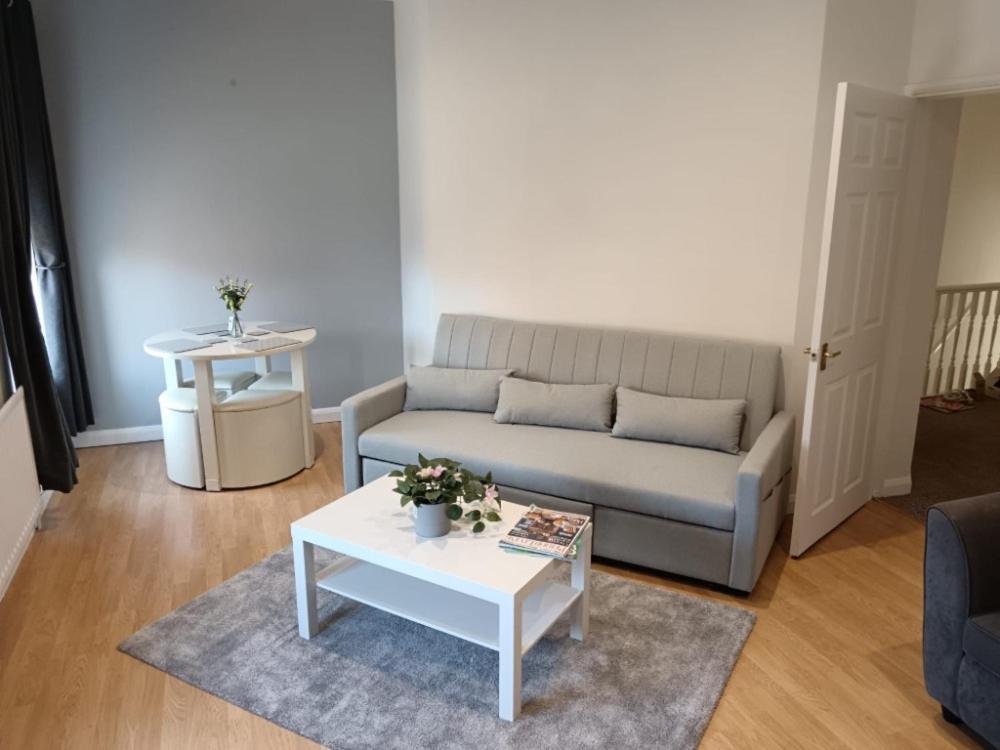 Welcome To This Flat Кетъринг Екстериор снимка